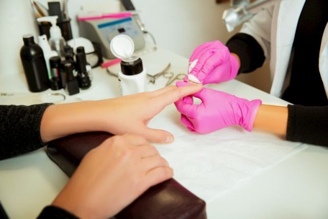 manicure hybrydowy przeciwwskazania